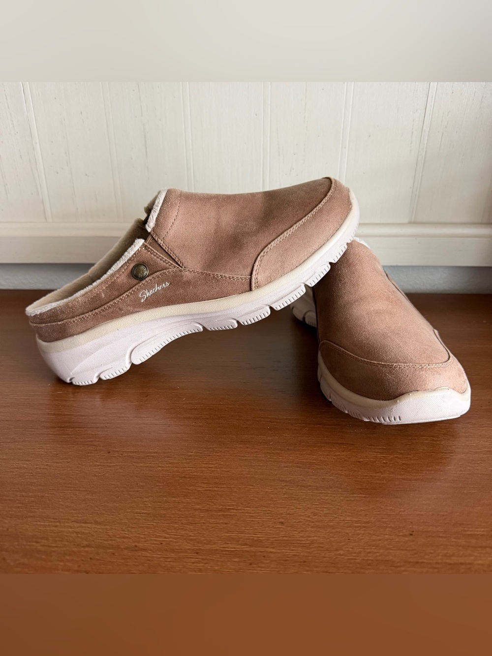 SKECHERS Air-Cooled Memory Foam Women’s 8 Relaxed Fit Easy Going Mules 167870